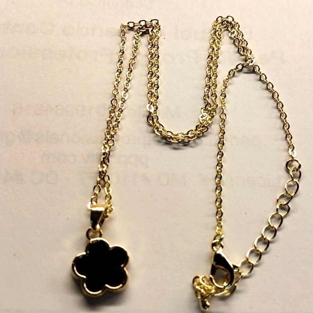 Reversable Clover pendent...NEW